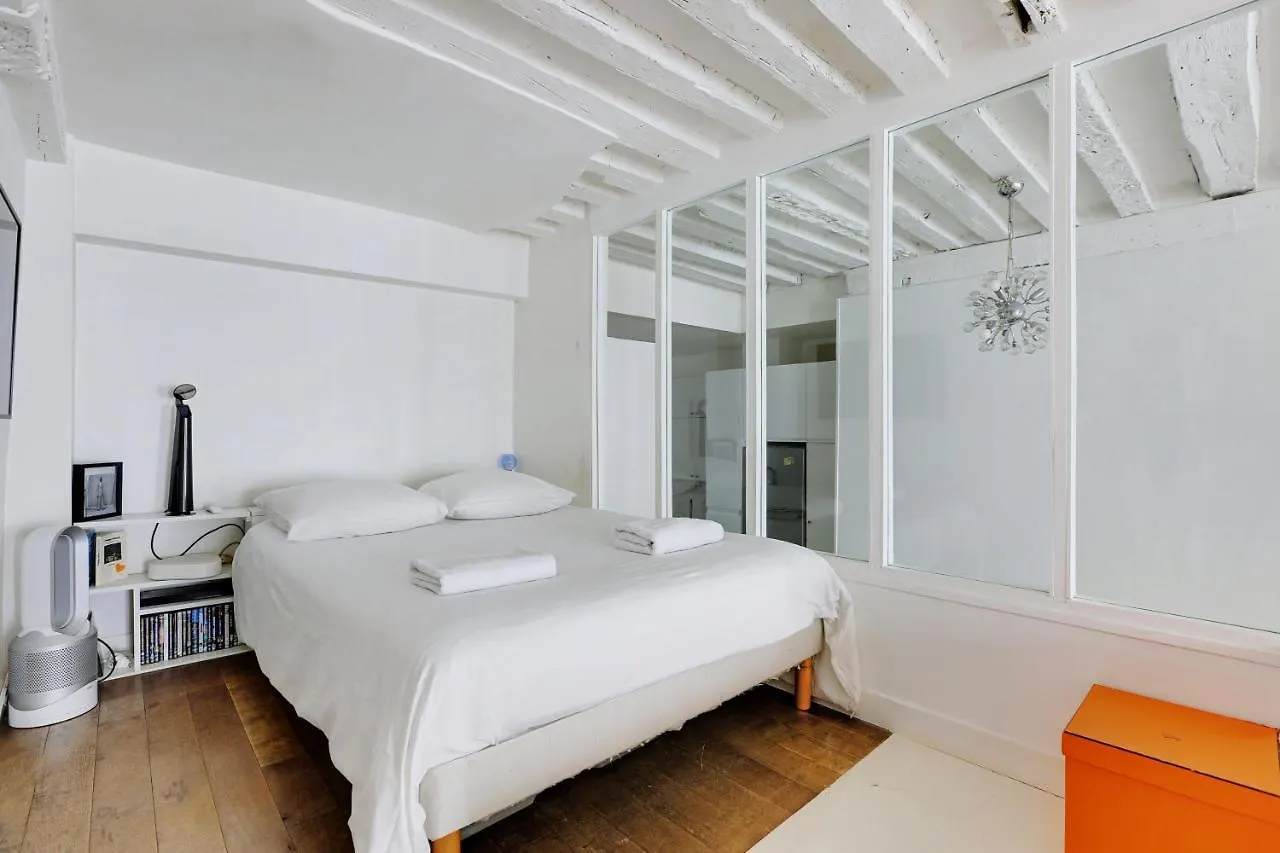 Lovely 2-Bedroom In The Heart Of Paris 0*,  France